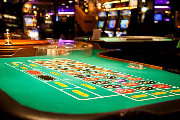 duniaslot777 mobile app interface showing slot games and live casino options